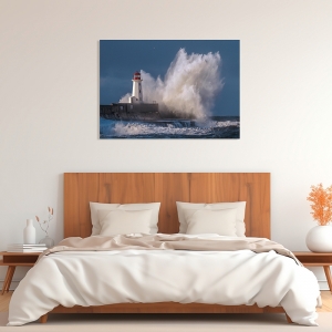 Quadro, stampa su tela. Faro nel mare in tempesta di Pangea Images