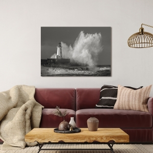 Leinwandbild, Leuchtturm im tosenden Meer (B&W), Pangea Images